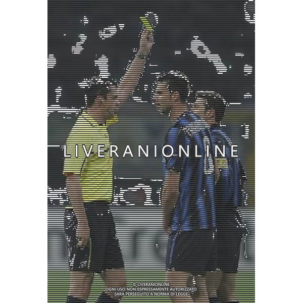 INTER - BAYERN MONACO CHAMPIONS LEAGUE 23/02/2011 NELLA FOTO ammonizione di javier zanetti ©LUZZANI/AGENZIA ALDO LIVERANI SAS