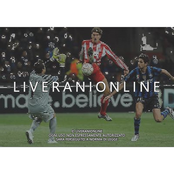 UEFA Champions League 2010/2011 Round of 16 Milano - 23.02.2011 Inter-Bayern Monaco Nella Foto:occasione gomez parata da julio cesar /Ph.Vitez-Ag. Aldo Liverani