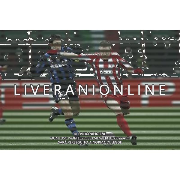 Milano 23-02-2011 Champions League 2010/11 inter-bayern monaco 0:1 nella foto bastian schweinsteiger e javier zanetti ph marco luzzani/ag aldo liverani s.a.s.