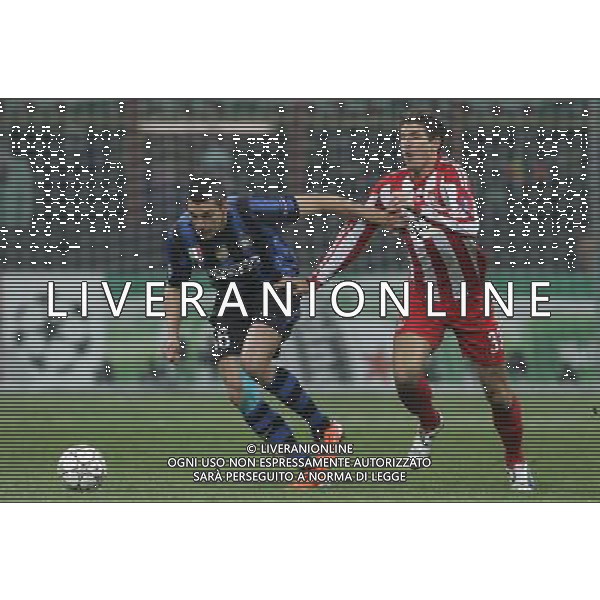 Milano 23-02-2011 Champions League 2010/11 inter-bayern monaco 0:1 nella foto lucio e mario gomez ph marco luzzani/ag aldo liverani s.a.s.