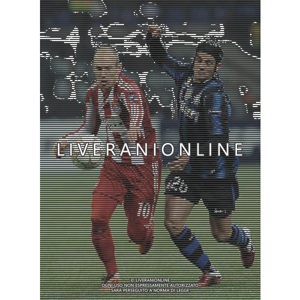 UEFA Champions League 2010/2011 Round of 16 Milano - 23.02.2011 Inter-Bayern Monaco Nella Foto:Arjen Robben-Cristian Chivu /Ph.Vitez-Ag. Aldo Liverani