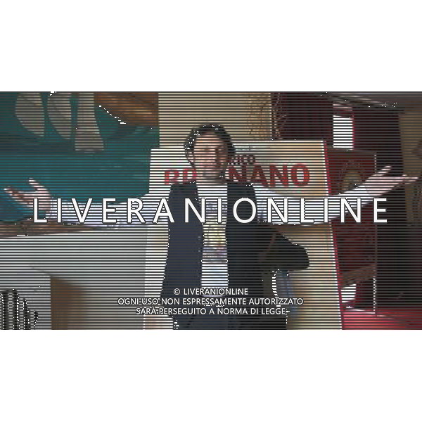 MILANO 24/02/2011 TEATRO SMERALDO PRESENTAZIONE DELLO SPETTACOLO TEATRALE DI ENRICO BRIGNANO \'SONO ROMANO MA NON E\' COLPA MIA\' PH.FIOCHI/AG ALDO LIVERANI SAS 