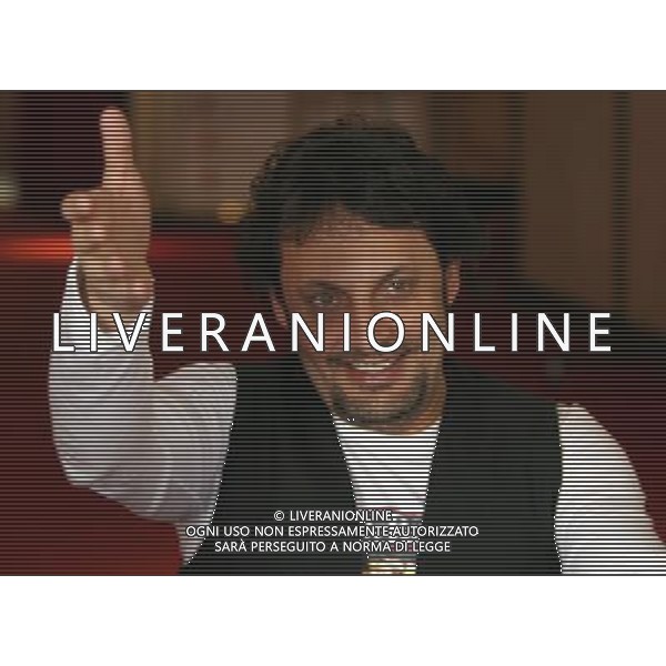 MILANO 24/02/2011 TEATRO SMERALDO PRESENTAZIONE DELLO SPETTACOLO TEATRALE DI ENRICO BRIGNANO \'SONO ROMANO MA NON E\' COLPA MIA\' PH.FIOCHI/AG ALDO LIVERANI SAS 