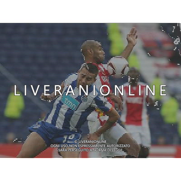20110223: PORTO, PORTUGAL - FC Porto vs Sevilla FC: Europa League 2010/2011, 1/16 finals, 2nd leg. In picture:Kanoute and Otamendi PHOTO: Manuel Azevedo/CITYFILES 