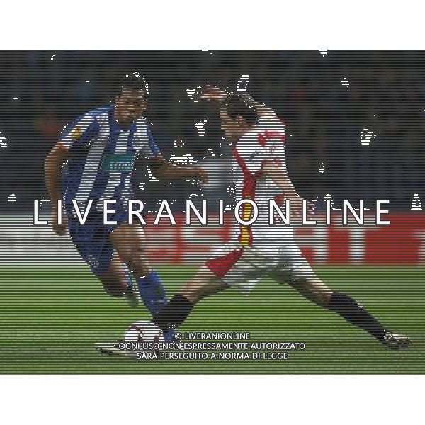 20110223: PORTO, PORTUGAL - FC Porto vs Sevilla FC: Europa League 2010/2011, 1/16 finals, 2nd leg. In picture:Guarin and Navarro. PHOTO: Manuel Azevedo/CITYFILES 