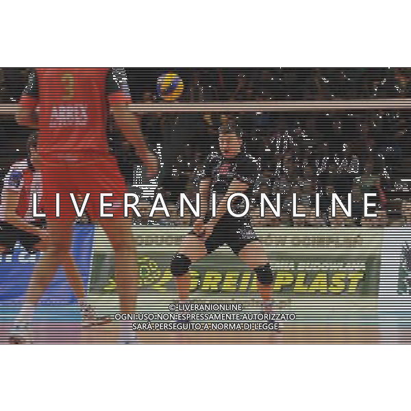 23.02.2011 - Hala Podpromie , Rzeszow . mecz o final Pucharu CEV . Asseco Resovia Rzeszow (czerwono-biale) - Sisley Treviso (czerwono-czarne) n/z. krzysztof ignaczak . Fot. Piotr Charchula / EDYTOR.net/NEWSPIX.PL --- Newspix.pl /AG ALDO LIVERANI PALLAVOLO VOLLEY ASSECO RESOVIA - SISLEY TREVISO - ITALY ONLY - *** Local Caption *** .