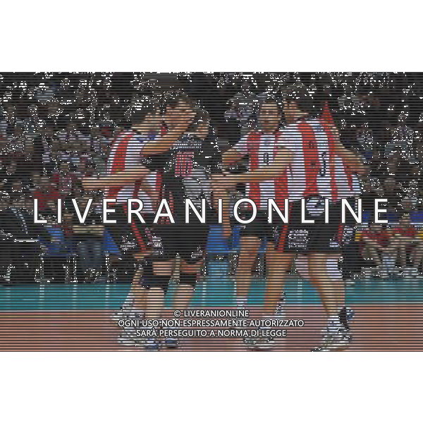 23.02.2011 - Hala Podpromie , Rzeszow . mecz o final Pucharu CEV . Asseco Resovia Rzeszow (czerwono-biale) - Sisley Treviso (czerwono-czarne) n/z. asseco resovia rzeszow , Krzysztof Ignaczak , aleh akhrem , gyorgry grozer , matej cernic . . Fot. Piotr Charchula / EDYTOR.net / Newspix.pl AG ALDO LIVERANI ONLY ITALY