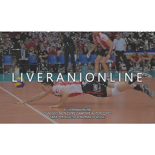 23.02.2011 - Hala Podpromie , Rzeszow . mecz o final Pucharu CEV . Asseco Resovia Rzeszow (czerwono-biale) - Sisley Treviso (czerwono-czarne) n/z. Aleh Akhrem . Fot. Piotr Charchula / EDYTOR.net / Newspix.pl AG ALDO LIVERANI ONLY ITALY