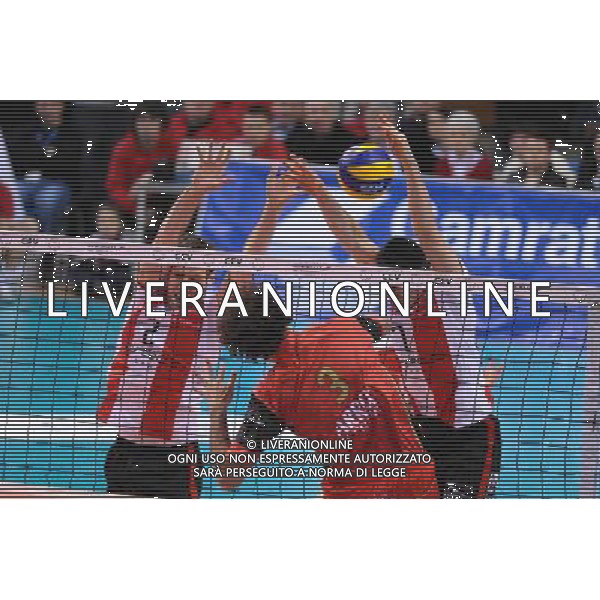 23.02.2011 RZESZOW, HALA PODPROMIE, UL. LENARTOWICZA (RZESZOW, POLAND), SIATKOWKA MEZCZYZN (MEN\'S VOLLEYBALL), POLFINAL (1/2) PUCHARU CEV (SEMI FINAL CEV CUP), MECZ ASSECO RESOVIA RZESZOW - SISLEY TREVISO (GAME ASSECO RESOVIA RZESZOW - SISLEY TREVISO) NZ RYAN MILLAR (L), ALESSANDRO FEI (C), ALEH AKHREM (P) FOTO MICHAL STANCZYK / CYFRASPORT/NEWSPIX.PL --- Newspix.pl /AG ALDO LIVERANI PALLAVOLO VOLLEY ASSECO RESOVIA - SISLEY TREVISO - ITALY ONLY - *** Local Caption *** .
