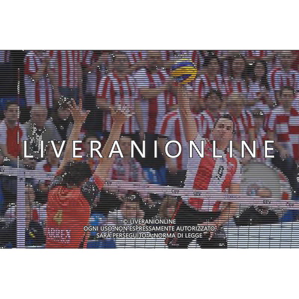 23.02.2011 RZESZOW, HALA PODPROMIE, UL. LENARTOWICZA (RZESZOW, POLAND), SIATKOWKA MEZCZYZN (MEN\'S VOLLEYBALL), POLFINAL (1/2) PUCHARU CEV (SEMI FINAL CEV CUP), MECZ ASSECO RESOVIA RZESZOW - SISLEY TREVISO (GAME ASSECO RESOVIA RZESZOW - SISLEY TREVISO) NZ ROBERT HORSTINK (L), GYORGY GROZER (P) FOTO MICHAL STANCZYK / CYFRASPORT/NEWSPIX.PL --- Newspix.pl /AG ALDO LIVERANI PALLAVOLO VOLLEY ASSECO RESOVIA - SISLEY TREVISO - ITALY ONLY - *** Local Caption *** .