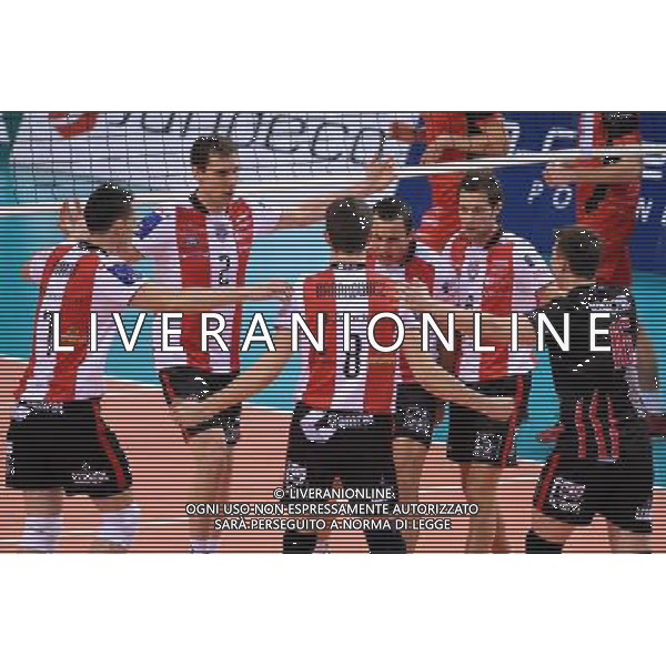 23.02.2011 RZESZOW, HALA PODPROMIE, UL. LENARTOWICZA (RZESZOW, POLAND), SIATKOWKA MEZCZYZN (MEN\'S VOLLEYBALL), POLFINAL (1/2) PUCHARU CEV (SEMI FINAL CEV CUP), MECZ ASSECO RESOVIA RZESZOW - SISLEY TREVISO (GAME ASSECO RESOVIA RZESZOW - SISLEY TREVISO) NZ ALEH AKHREM, RYAN MILLAR, MICHAL BARANOWICZ, GYORGY GROZER, KRZYSZTOF IGNACZAK, MATEUSZ NOZEWSKI, RADOSC PUNKT FOTO MICHAL STANCZYK / CYFRASPORT/NEWSPIX.PL --- Newspix.pl /AG ALDO LIVERANI PALLAVOLO VOLLEY ASSECO RESOVIA - SISLEY TREVISO - ITALY ONLY - *** Local Caption *** .