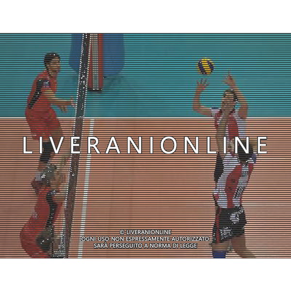 23.02.2011. Rzeszow. Puchar CEV asseco Resovia Rzeszow - Sisley Treviso N/Z Atak Michal Baranowicz i Grzegorz Kosok Fot. Bartosz Frydrych/ ABF --- Newspix.pl /AG ALDO LIVERANI PALLAVOLO VOLLEY ASSECO RESOVIA - SISLEY TREVISO - ITALY ONLY - *** Local Caption *** .