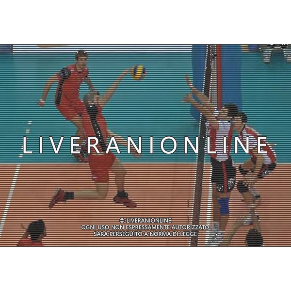 23.02.2011. Rzeszow. Puchar CEV asseco Resovia Rzeszow - Sisley Treviso N/Z Atak 12 Bontje Rob Johannes Cornelius Fot. Bartosz Frydrych/ ABF --- Newspix.pl /AG ALDO LIVERANI PALLAVOLO VOLLEY ASSECO RESOVIA - SISLEY TREVISO - ITALY ONLY - *** Local Caption *** .