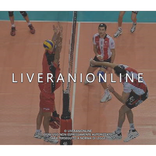 23.02.2011. Rzeszow. Puchar CEV asseco Resovia Rzeszow - Sisley Treviso N/Z Atak Aleh Oleg Akhrem Fot. Bartosz Frydrych/ ABF --- Newspix.pl /AG ALDO LIVERANI PALLAVOLO VOLLEY ASSECO RESOVIA - SISLEY TREVISO - ITALY ONLY - *** Local Caption *** .