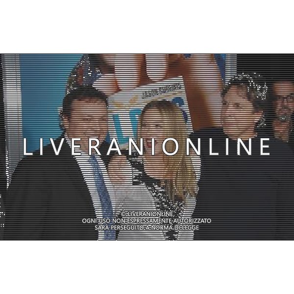 Bobby Farrelly, Christina Applegate and Peter Farrelly Photo by Janet Gough \'Hall Pass\' World Premiere at the ArcLight Hollywood Cinemas February 23, 2011 - Hollywood, California ©photoshot/AG ALDO LIVERANI SAS - ITALY ONLY - *** Local Caption *** .