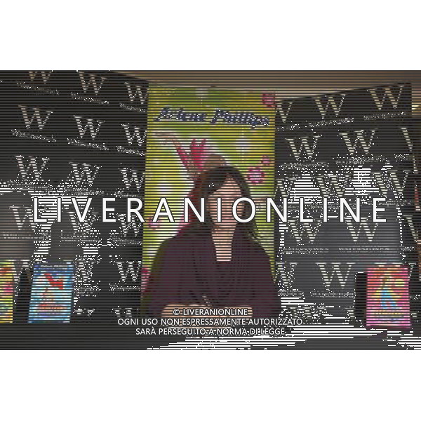 Arlene PhilipsThe coreografo rinomato ed star di So You Think You Can Dance firma copie del suo nuovo Alana Dancing Star libri a Waterstones, Bluewater AG ALDO LIVERANI ONLY ITALY