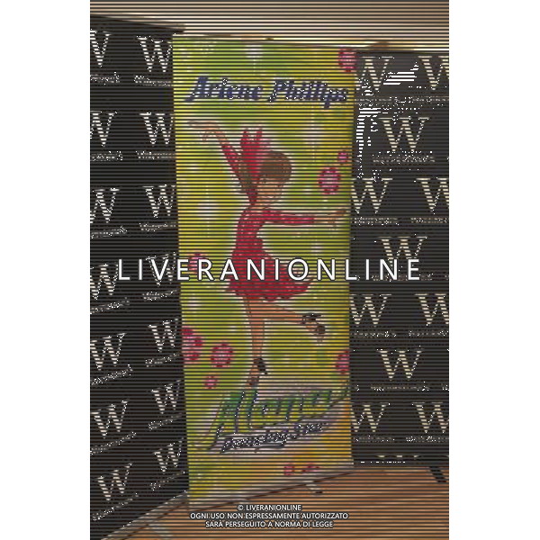 Arlene PhilipsThe coreografo rinomato ed star di So You Think You Can Dance firma copie del suo nuovo Alana Dancing Star libri a Waterstones, Bluewater AG ALDO LIVERANI ONLY ITALY