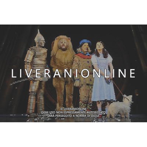 \'Il mago di Oz\'27/02/2011 Nel cast anche Daniele Speranza come Dorothy partecipare al photocall di \'Il mago di Oz\', che apre al Palladium di Londra questo mese. Photoshot-AGALDOLIVERANI ONLYITALY