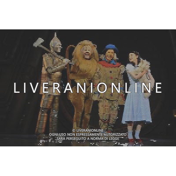 \'Il mago di Oz\'27/02/2011 Nel cast anche Daniele Speranza come Dorothy partecipare al photocall di \'Il mago di Oz\', che apre al Palladium di Londra questo mese. Photoshot-AGALDOLIVERANI ONLYITALY