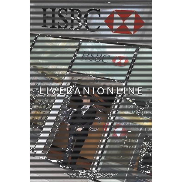 A customer exits a HSBC bank branch in London, Britain, 02 August, 2010. Britain\'s biggest bank HSBC reported pre-tax profits of 8.4 billion euros for the first six months of 2010, more than double its profits for the same time in 2009. Photoshot-AG ALDO LIVERANI ONLY ITALY