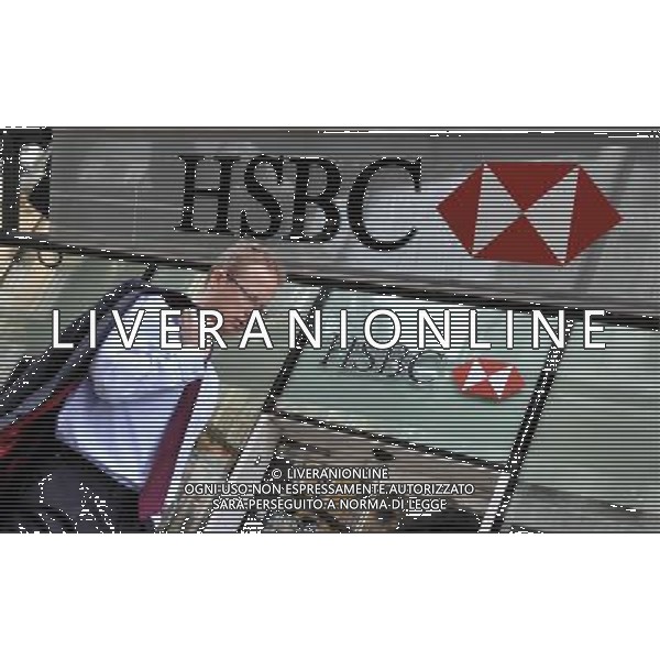A pedestrian passes a HSBC bank branch in London, Britain, 02 August, 2010. Britain\'s biggest bank HSBC reported pre-tax profits of 8.4 billion euros for the first six months of 2010, more than double its profits for the same time in 2009. Photoshot-AG ALDO LIVERANI ONLY ITALY
