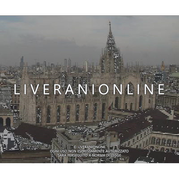 MILANO 01/03/2011 VISTA DI MILANO DALLA TERRAZZA MARTINI NELLA FOTO IL DUOMO DI MILANO PH.FIOCHI/ALDO LIVERANI SAS