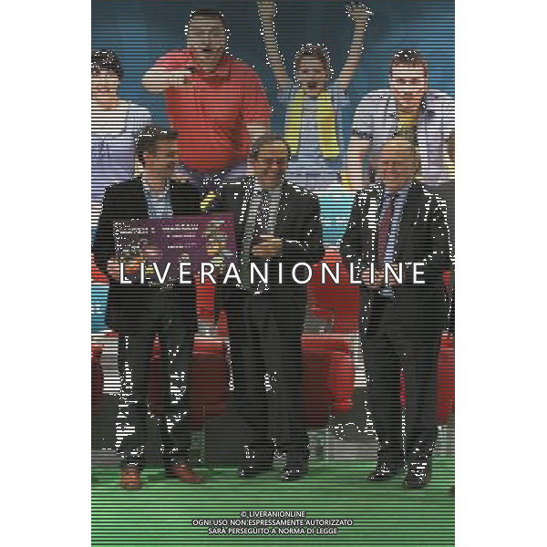 WARSZAWA 01.03.2011 INAUGURACJA SPRZEDAZY BILETOW NA EURO 2012 N Z MICHEL PLATINI GRZEGORZ LATO MICHAL PIESCIUK/ NEWSPIX.PL WARSAW 01.03.2011 BEGINNING OF EURO 2012 TICKET SALES MICHEL PLATINI GRZEGORZ LATO MICHAL PIESCIUK/ NEWSPIX.PL 2012 POLAND - UKRAIN UEFA EURO 2012 TICKETS SALES ( FOOTBALL SPORT POLAND UEFA EURO 2012 ) --- Newspix.pl /AG ALDO LIVERANI SAS UEFA EURO 2012 vendita biglietti (Sport Calcio UEFA EURO UCRAINA-POLONIA 2012) - ITALY ONLY - *** Local Caption *** .