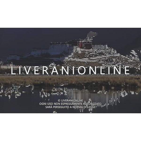 (110301) -- LHASA, March 1, 2011 () -- The Potala Palace is reflected in the Lhalu wetland in Lhasa, capital of southwest China\'s Tibet Autonomous Region, Feb. 28, 2011. A conservation regulation on wetlands in Tibet Autonomous Region came into force from Tuesday. (/Wen Tao)(wyo) ©photoshot/Agenzia Aldo Liverani Sas - ITALY ONLY - Paesaggio, veduta del parco Lhalu a Lhasa, capitale del sud-ovest della Cina Regione Autonoma del Tibet, 28 febbraio 2011.