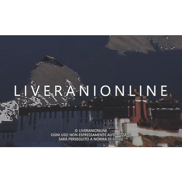 (110301) -- LHASA, March 1, 2011 () -- A bird flies over the Lhalu wetland in Lhasa, capital of southwest China\'s Tibet Autonomous Region, Feb. 28, 2011. TA conservation regulation on wetlands in Tibet Autonomous Region came into force from Tuesday. (/Wen Tao)(wyo) ©photoshot/Agenzia Aldo Liverani Sas - ITALY ONLY - Paesaggio, veduta del parco Lhalu a Lhasa, capitale del sud-ovest della Cina Regione Autonoma del Tibet, 28 febbraio 2011.