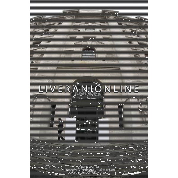 MILANO PIAZZA AFFARI PALAZZO MEZZANOTTI ©fiochi/AG ALDO LIVERANI SAS