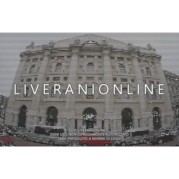 MILANO PIAZZA AFFARI PALAZZO MEZZANOTTI ©fiochi/AG ALDO LIVERANI SAS