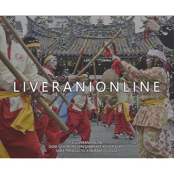 (110303) -- TAIPEI, March 3, 2011 () -- Actors perform during a news conference of \'songjiang\' martial art array, a kind of folk performance featuring the character of Chinese kungfu and traditional art, on a plaza in Taipei, southeast China\'s Taiwan, March 3, 2011. The \'songjiang\' martial art array activity, which is usually performed by 36 or 72 persons, has a history of more than 400 years. It originated in the coastal area of southeast China\'s Fujian Province. As an important festival activity of Taiwan, the folk performance will be held in Neimen of Kaohsiung of southeast China\'s Taiwan on March 12. ()(mcg) TAIPEI, 3 marzo 2011 () - Attori eseguno nel corso di una rappresentazione di matrice \'Songjiang\' ,arte marziale, una sorta di performance popolare con il personaggio di Kung Fu cinese e l\'arte tradizionale, su una piazza a Taipei, Taiwan sud-est della Cina AG. ALDO LIVERANI SAS ITALY ONLY *** Local Caption *** .