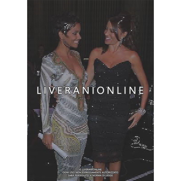 4 March 2011- Los Angeles, California - Halle Berry and Sofia Vergara. The 42nd NAACP Image Awards - Backstage held at The Shrine Auditorium. Photo: T. Conrad/AdMedia AG. ALDO LIVERANI SAS ITALY ONLY *** Local Caption *** .