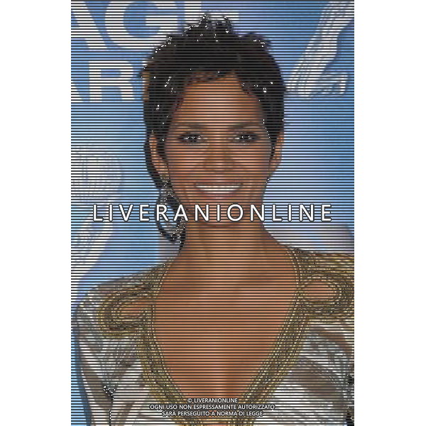 4 March 2011 - Los Angeles, California - Halle Berry. 42nd Annual NAACP Image Awards - Press Room held at the Shrine Auditorium. Photo Credit: Byron Purvis/AdMedia AG. ALDO LIVERANI SAS ITALY ONLY *** Local Caption *** .