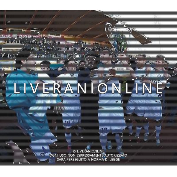 63Á Edizione Viareggio Cup World Football Tournament - Coppa Carnevale - Finale Livorno- 07.03.2011 Fiorentina-Inter Nella Foto:alibec con la coppa /Ph.Vitez-Ag. Aldo Liverani