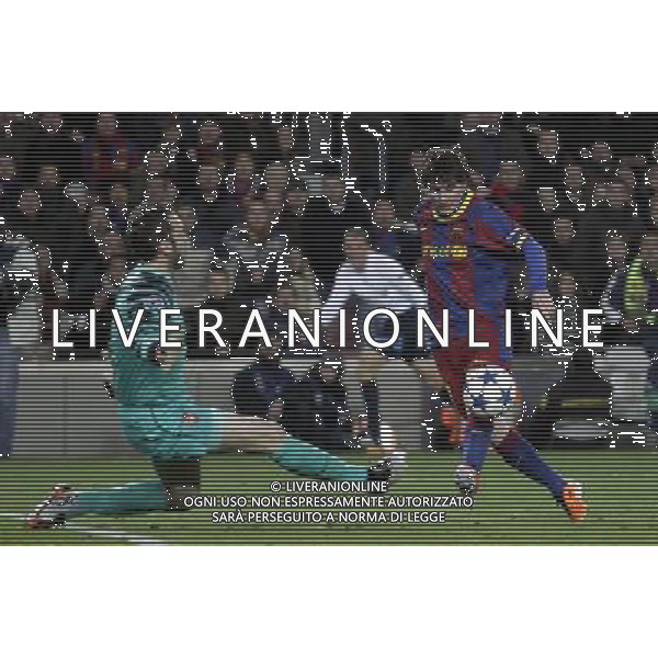 BarcelonaÇs Lionel Messi gets past ArsenalÇs goalkeeper Manuel Almunia and scores during the UEFA Champions League second round of 16 match between Barcelona FC and Arsenal in the Nou Camp Stadium, Barcelona, Spain, 8 March 2011. ©photoshot/Agenzia Aldo Liverani Sas - ITALY ONLY - FC Barcelona - Arsenal secondo turno di UEFA Champions League 16 match Camp Nou, Barcellona, Spagna, 8 marzo 2011. 
