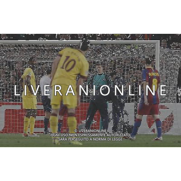 Arsenal\'s Wojciech Szczesny (c) injured during UEFA Champions League match.March 8,2011. Photo: Acero / Alterphotos / ALFAQUI /AG ALDO LIVERANI SAS CHAMPIONS LEAGUE BARCELLONA ARSENAL - ITALY ONLY -