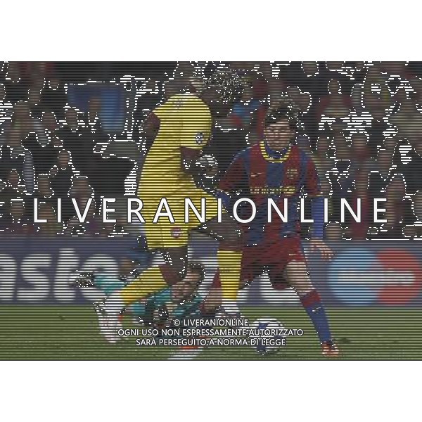 FC Barcelona\'s Leo Messi (r) and Arsenal\'s Bacary Sagna (c) and Manuel Almunia (b) during UEFA Champions League match.March 8,2011. Photo: Acero / Alterphotos / ALFAQUI /AG ALDO LIVERANI SAS CHAMPIONS LEAGUE BARCELLONA ARSENAL - ITALY ONLY -