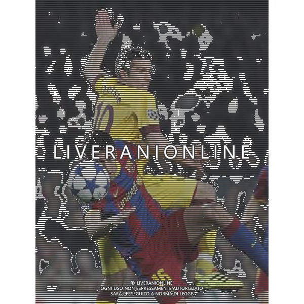 FC Barcelona\'s Sergio Busquets (d) and Arsenal\'s Robin Van Persie (t) during UEFA Champions League match.March 8,2011. Photo: Acero / Alterphotos / ALFAQUI /AG ALDO LIVERANI SAS CHAMPIONS LEAGUE BARCELLONA ARSENAL - ITALY ONLY -