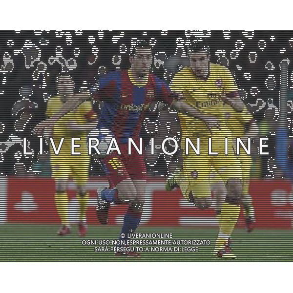 FC Barcelona\'s Sergio Busquets (l) and Arsenal\'s Robin Van Persie during UEFA Champions League match.March 8,2011. Photo: Acero / Alterphotos / ALFAQUI /AG ALDO LIVERANI SAS CHAMPIONS LEAGUE BARCELLONA ARSENAL - ITALY ONLY -