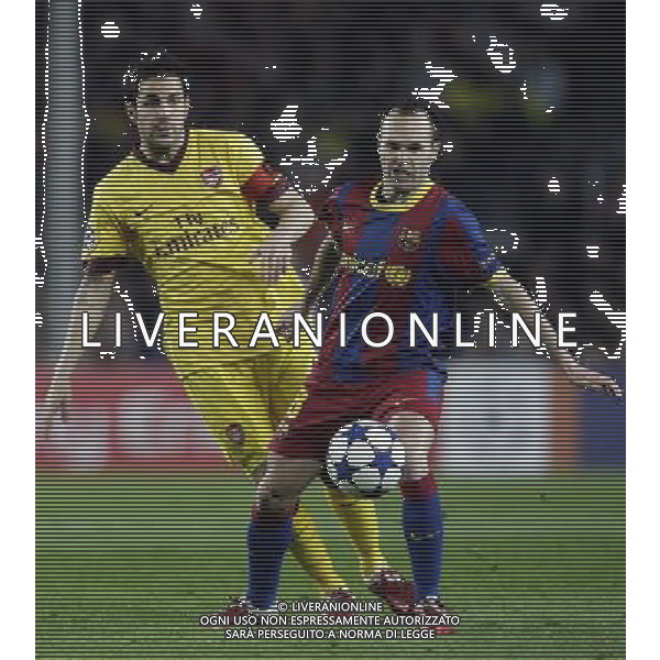 Barcelona\'s Andres Iniesta (right) and Arsenal\'s Cesc Fabregas fight for the ball during the UEFA Champions League second round of 16 match between Barcelona FC and Arsenal in the Nou Camp Stadium, Barcelona, Spain, 8 March 2011. AG. ALDO LIVERANI SAS ITALY ONLY *** Local Caption *** .
