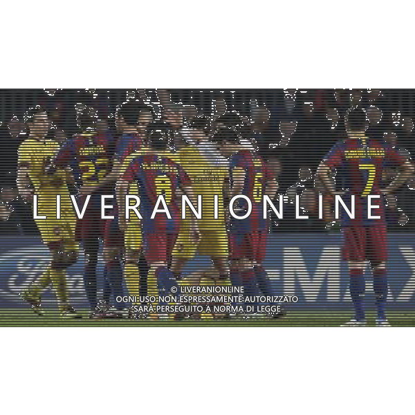 Arsenal\'s Robin van Persie (left) confronts Barcelona\'s player after a foul during the UEFA Champions League second round of 16 match between Barcelona FC and Arsenal in the Nou Camp Stadium, Barcelona, Spain, 8 March 2011. AG. ALDO LIVERANI SAS ITALY ONLY *** Local Caption *** .