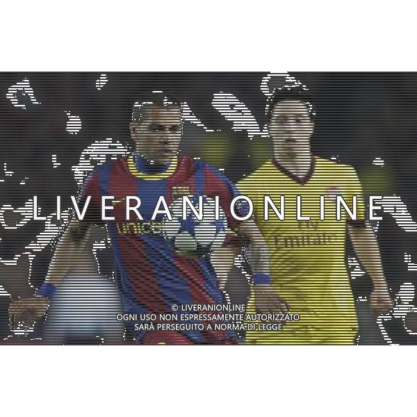 Barcelona\'s Daniel Alves leads the ball in front of Arsenal\'s Samir Nasri during the UEFA Champions League second round of 16 match between Barcelona FC and Arsenal in the Nou Camp Stadium, Barcelona, Spain, 8 March 2011. Barcelona won 3-1. AG. ALDO LIVERANI SAS ITALY ONLY *** Local Caption *** .