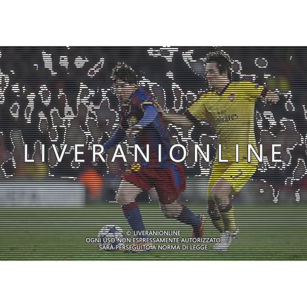 Barcelona\'s Lionel Messi leads the ball next to Arsenal\'s Tomas Rosicky (right) during the UEFA Champions League second round of 16 match between Barcelona FC and Arsenal in the Nou Camp Stadium, Barcelona, Spain, 8 March 2011. Barcelona won 3-1. AG. ALDO LIVERANI SAS ITALY ONLY *** Local Caption *** .