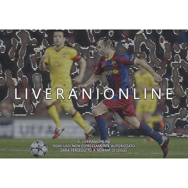 Barcelona\'s Andres Iniesta leads the ball during the UEFA Champions League second round of 16 match between Barcelona FC and Arsenal in the Nou Camp Stadium, Barcelona, Spain, 8 March 2011. Barcelona won 3-1. AG. ALDO LIVERANI SAS ITALY ONLY *** Local Caption *** .