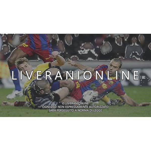 Arsenal\'s Nicklas Bendtner (centre) and Barcelona\'s Javier Mascherano (right) clash with Barcelona\'s goalkeeper Victor Valdes during the UEFA Champions League second round of 16 match between Barcelona FC and Arsenal in the Nou Camp Stadium, Barcelona, Spain, 8 March 2011. Barcelona won 3-1. AG. ALDO LIVERANI SAS ITALY ONLY *** Local Caption *** .