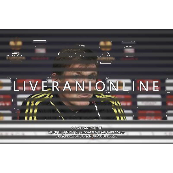 20110309: BRAGA, PORTUGAL - Liverpool FC press conference before Europa League match against SC Braga. In picture: Kenny Dalglish. PHOTO: Pedro Benavente/CITYFILES LIGA EUROPY UEFA SEZON 2010/2011 PILKA NOZNA TRENING LIVERPPOL PRED MECZEM Z BRAGA FOT. CITYFILES/NEWSPIX.PL PORTUGAL,BRAZIL,SPAIN,GERMANY,FRANCE,UK OUT !!! --- Newspix.pl ALLENAMENTO E CONFERENZA STAMPA DEL LIVERPOOL CALCIO A BRAGA ©AG ALDO LIVERANI SAS - ITALY ONLY - *** Local Caption *** .