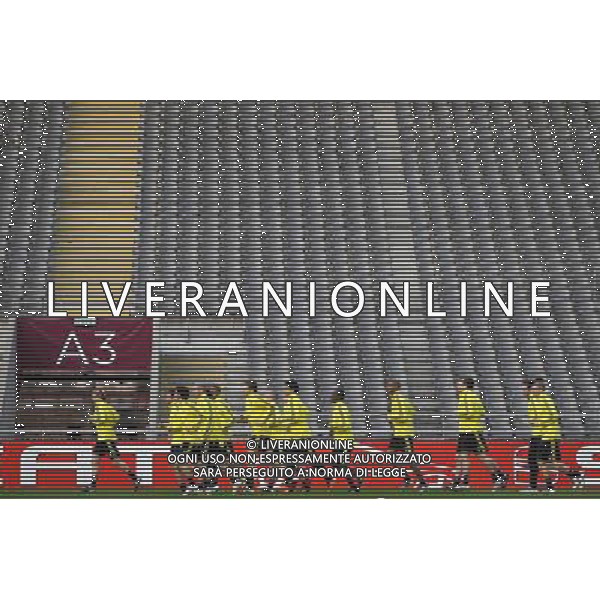 20110309: BRAGA, PORTUGAL - Liverpool FC training session before Europa League match against SC Braga. In picture: Liverpool players. PHOTO: Pedro Benavente/CITYFILES LIGA EUROPY UEFA SEZON 2010/2011 PILKA NOZNA TRENING LIVERPPOL PRED MECZEM Z BRAGA FOT. CITYFILES/NEWSPIX.PL PORTUGAL,BRAZIL,SPAIN,GERMANY,FRANCE,UK OUT !!! --- Newspix.pl ALLENAMENTO E CONFERENZA STAMPA DEL LIVERPOOL CALCIO A BRAGA ©AG ALDO LIVERANI SAS - ITALY ONLY - *** Local Caption *** .
