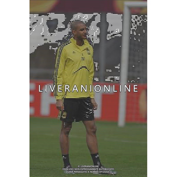 20110309: BRAGA, PORTUGAL - Liverpool FC training session before Europa League match against SC Braga. In picture: David Ngog. PHOTO: Pedro Benavente/CITYFILES LIGA EUROPY UEFA SEZON 2010/2011 PILKA NOZNA TRENING LIVERPPOL PRED MECZEM Z BRAGA FOT. CITYFILES/NEWSPIX.PL PORTUGAL,BRAZIL,SPAIN,GERMANY,FRANCE,UK OUT !!! --- Newspix.pl ALLENAMENTO E CONFERENZA STAMPA DEL LIVERPOOL CALCIO A BRAGA ©AG ALDO LIVERANI SAS - ITALY ONLY - *** Local Caption *** .
