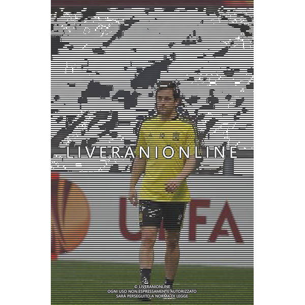 20110309: BRAGA, PORTUGAL - Liverpool FC training session before Europa League match against SC Braga. In picture: Joe Cole. PHOTO: Pedro Benavente/CITYFILES LIGA EUROPY UEFA SEZON 2010/2011 PILKA NOZNA TRENING LIVERPPOL PRED MECZEM Z BRAGA FOT. CITYFILES/NEWSPIX.PL PORTUGAL,BRAZIL,SPAIN,GERMANY,FRANCE,UK OUT !!! --- Newspix.pl ALLENAMENTO E CONFERENZA STAMPA DEL LIVERPOOL CALCIO A BRAGA ©AG ALDO LIVERANI SAS - ITALY ONLY - *** Local Caption *** .